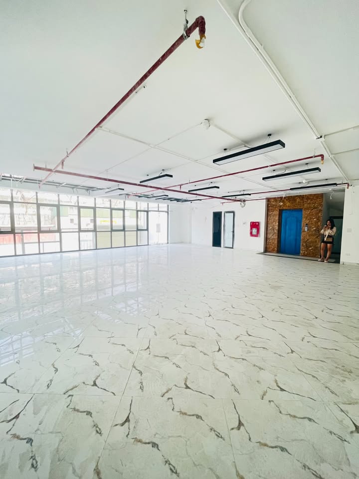 Văn phòng Ngã Tư Sở 150m² giá 20 triệu - Vị trí trung tâm