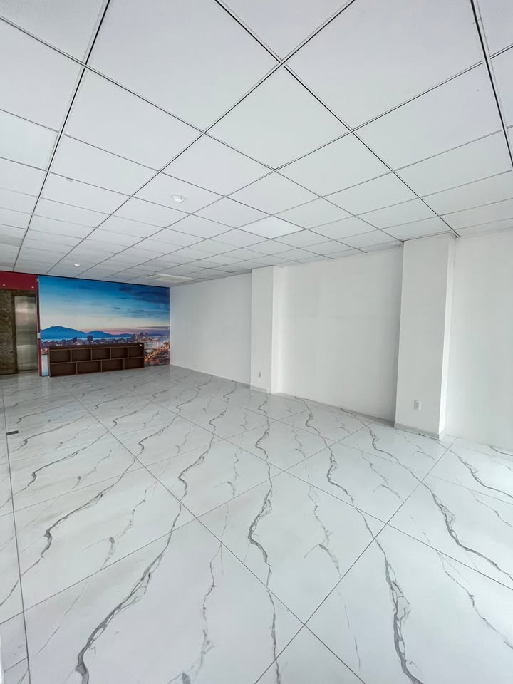 Cho thuê văn phòng Hoàng Quốc Việt 70m² giá 12 triệu - Vị trí trung tâm!