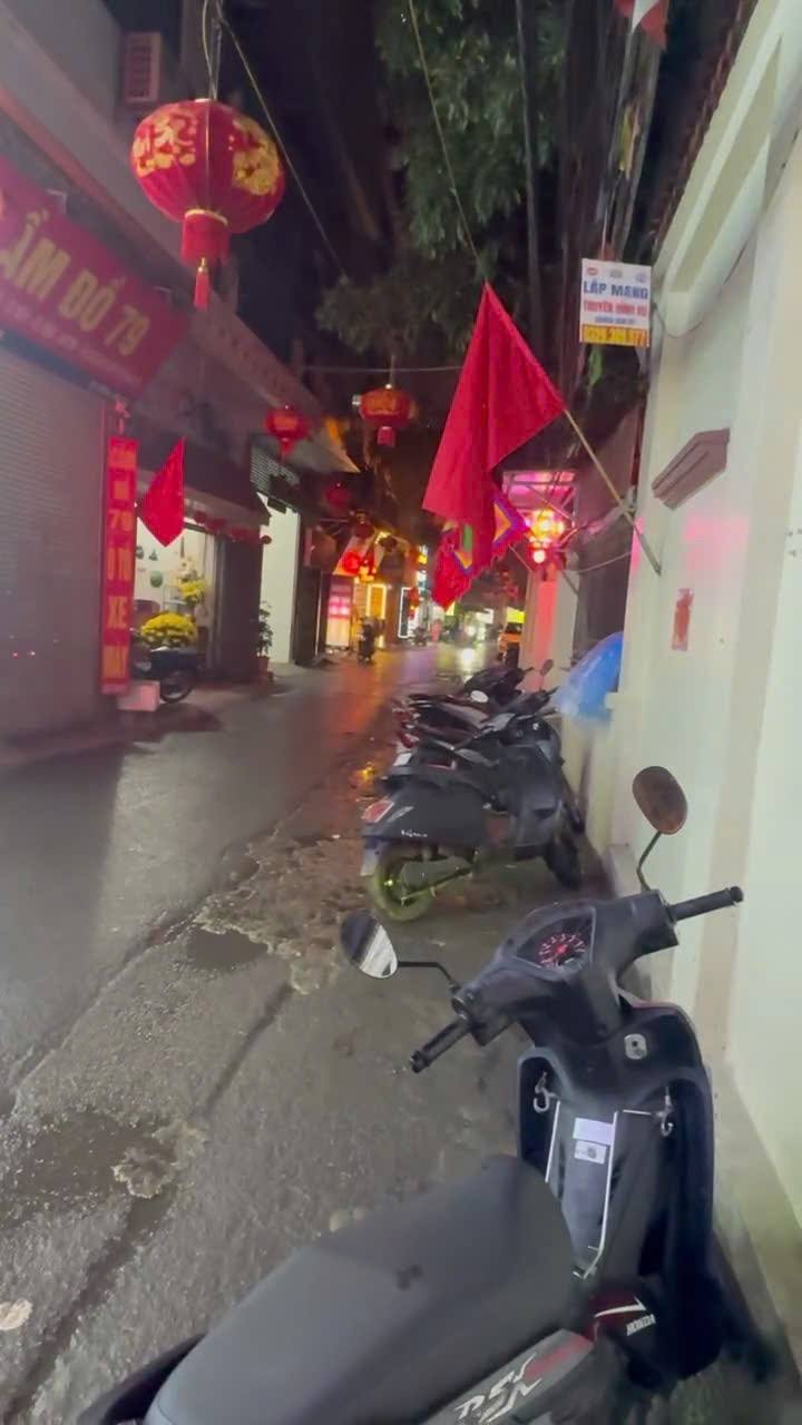 Cho thuê nhà mặt hồ Trí Đức, Nam Từ Liêm - 30m², 5 tầng, KD sầm uất