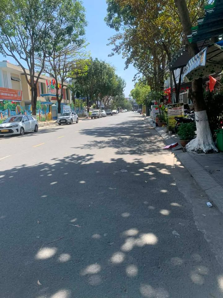 Bán Đất Mỹ An 115m² MT 10m5 - Tặng Nhà Cấp 4, Gần Biển Mỹ Khê