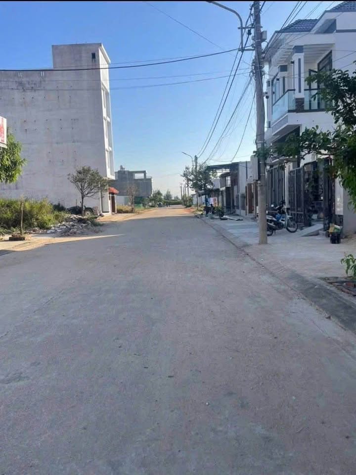 Đất Nền Nghĩa Hòa, Quảng Ngãi 82m² Hướng Tây - Sổ Đỏ Sẵn Sàng