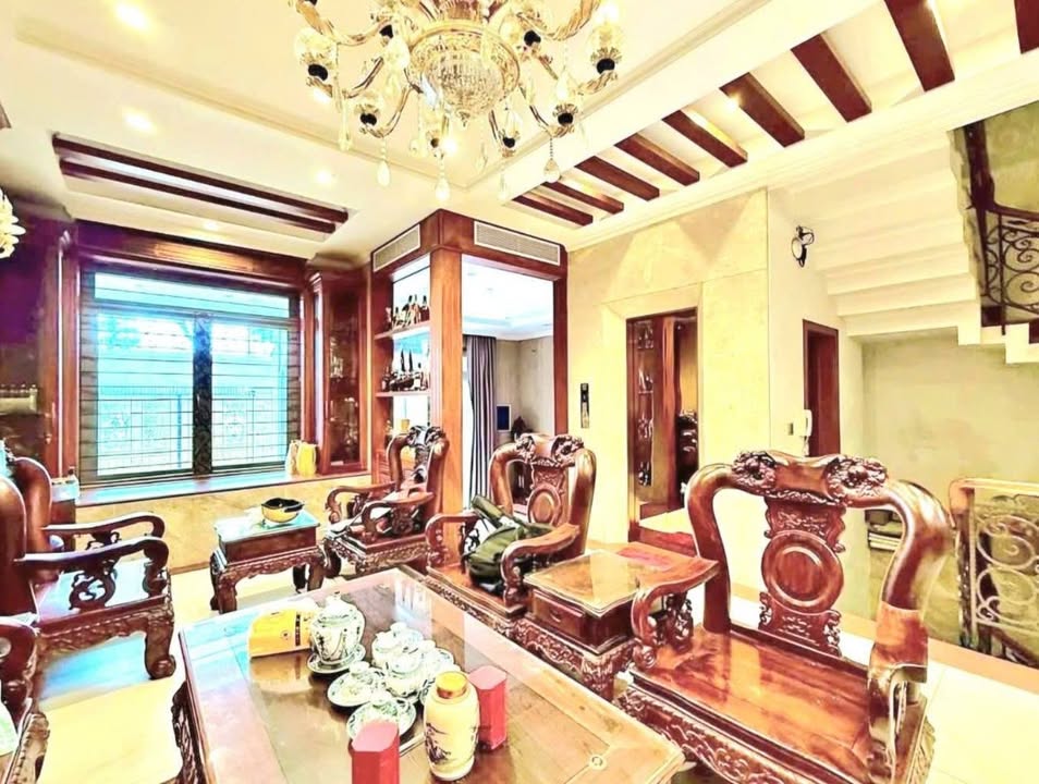 Bán nhà 3 tầng Thủ Đức 200m² giá 11.8 tỷ - Vị trí đẹp kế Vạn Phúc