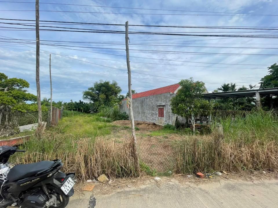 Kho/Xưởng Ngã 4 Quán Láng 350m² - Hoạt động ngay, giá 5 triệu/tháng!