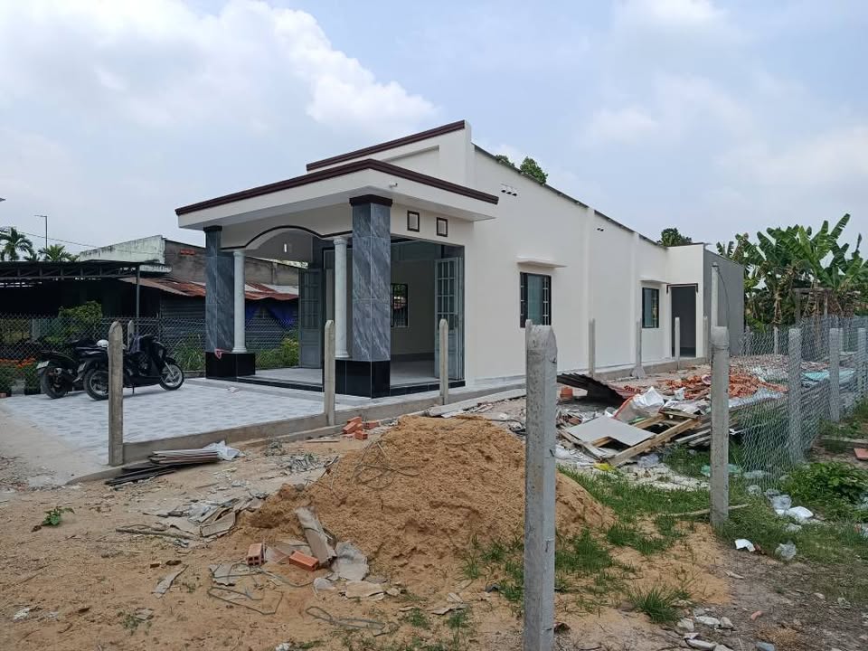 Nhà Trảng Bàng 189m² Full Thổ Cư - Giá 1 Tỷ - Sổ Hồng Sẵn Sàng