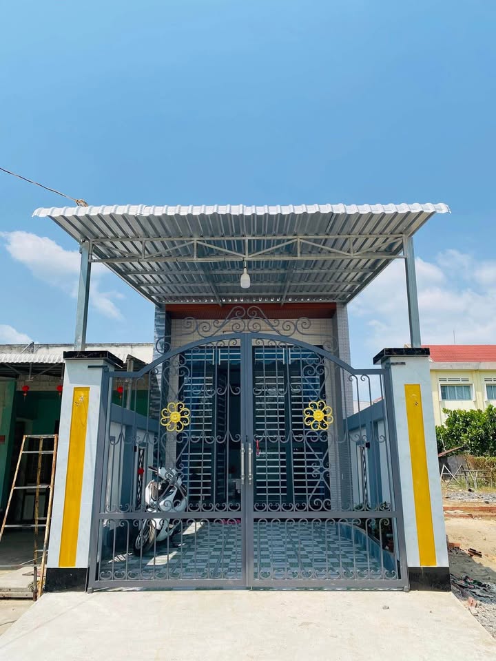 Nhà Long Hoa, Tây Ninh 104m² - Sổ Hồng Riêng, Sẵn Sàng Đón Tết