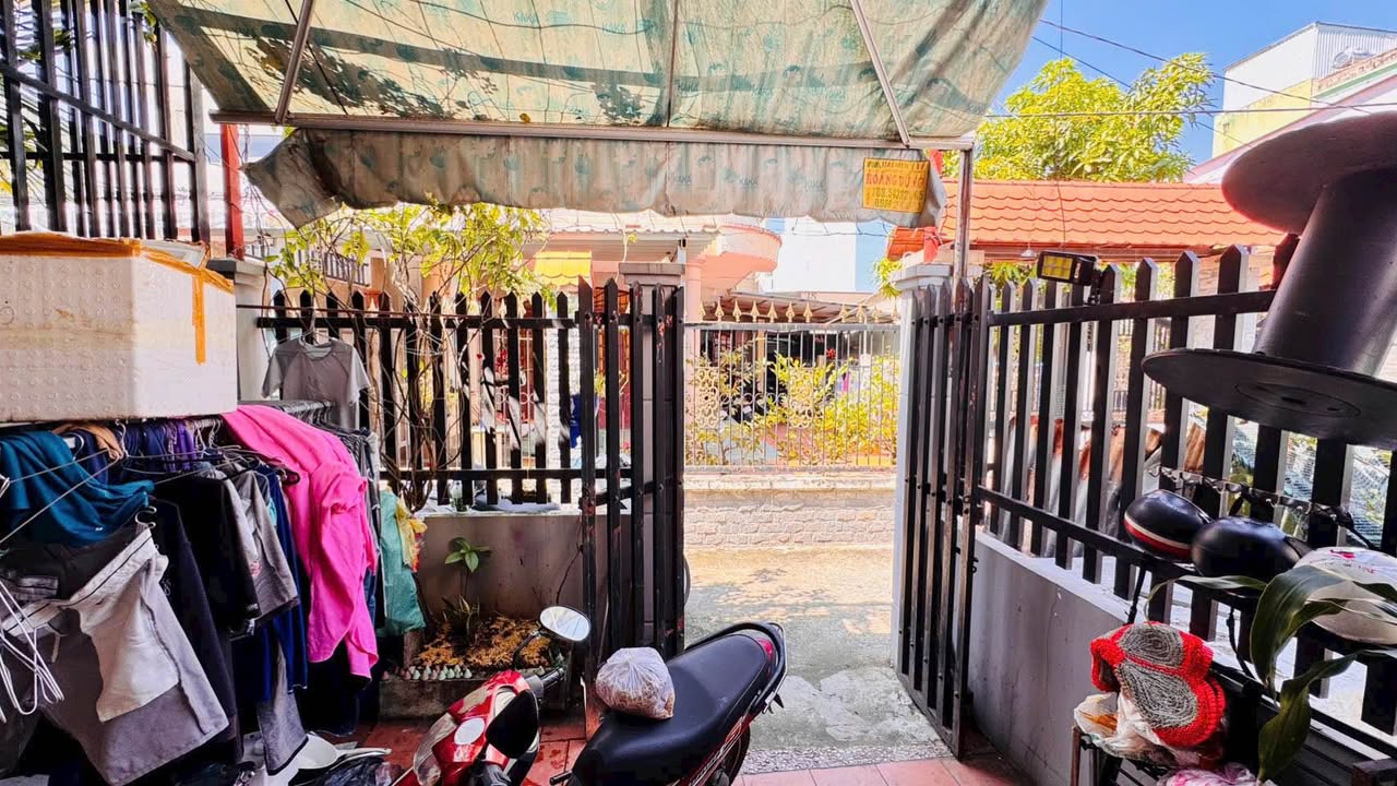 Bán nhà cấp 4 Phú Xuân Nhà Bè 67m² giá 3.99 tỷ - Sổ hồng sẵn!