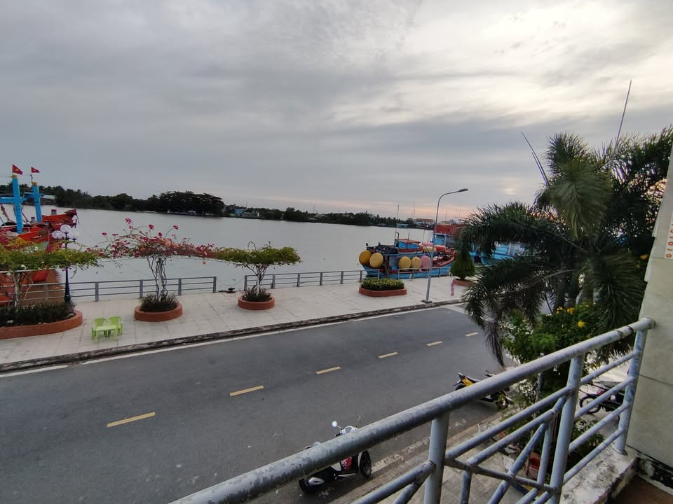 Mặt Tiền Hoàng Sa Mỹ Tho 8m - Kinh Doanh Sầm Uất, View Sông Tiền Mát Mẻ