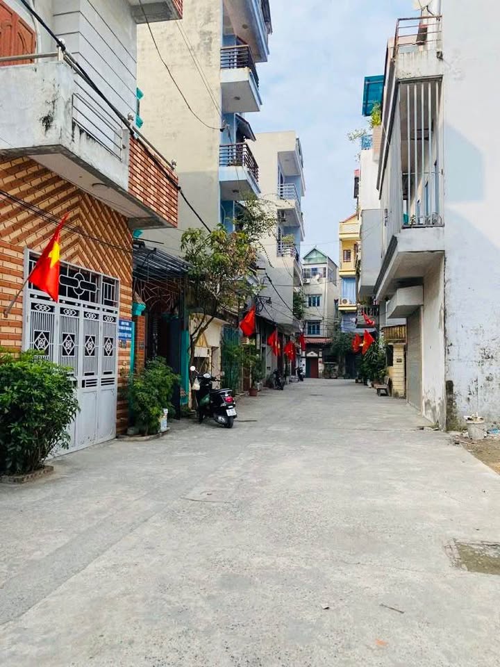 Đất phân lô Thanh Trì 70m² - Ô tô vào nhà - Sổ đỏ chính chủ