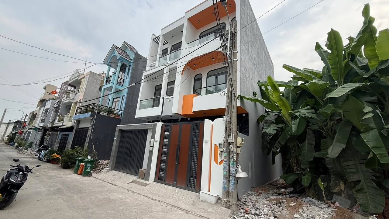 Nhà 52m² KDC Việt Nhân (Q9) - 3PN, 3 Tầng, Ô tô vào nhà, Giá 5.85 Tỷ