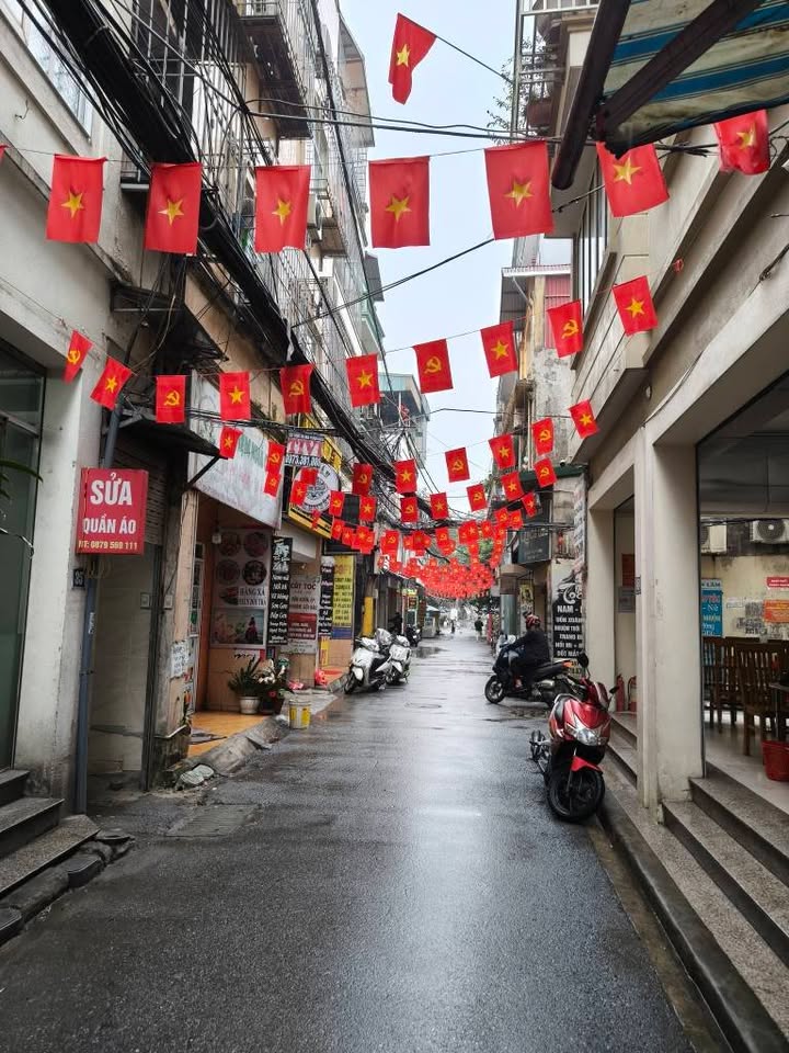 Nhà phố Chu Huy Mân, Long Biên 60m² - Vị trí đẹp, sổ hồng sẵn!