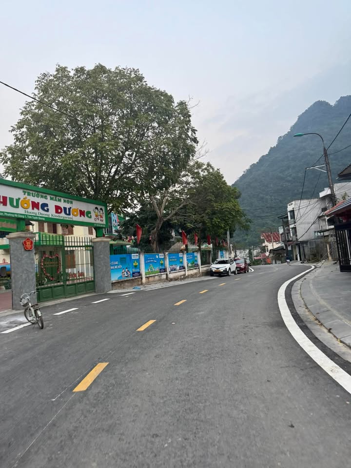 Đất nền Hà Giang 200m² - Sổ đỏ rõ ràng, giá hơn 1 tỷ