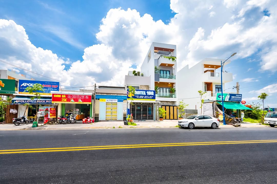 Đất Mặt Tiền Hoàng Quốc Việt, Cần Thơ - 100m² - Sổ Hồng Sang Tên Liền