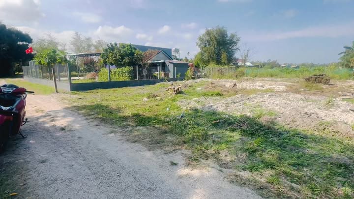 Đất nền Hà Lam 400m² chỉ 1.4 tỷ - Sổ đỏ chính chủ!