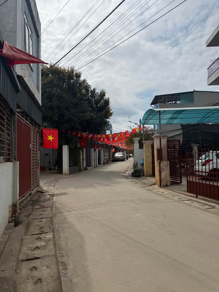 Bán đất nền Tổ 3 Hoà Chung, Cao Bằng - 100m², Sổ đỏ đất ở, Ô tô tránh nhau