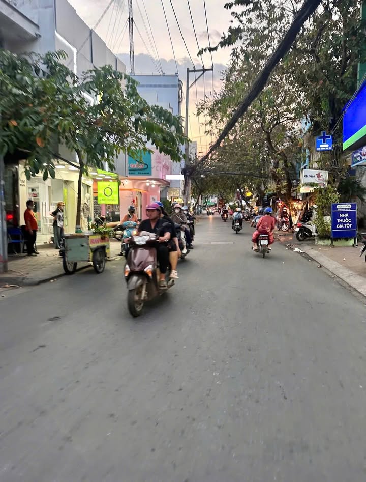 Sang Nhượng Shop Mặt Tiền Nguyễn Việt Hồng, Ninh Kiều - 72m² Kinh Doanh Đắc Lộc