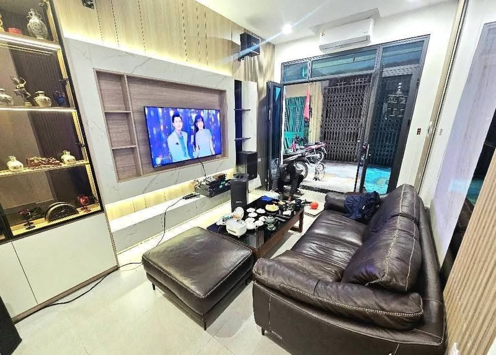 Nhà Riêng Hoàng Văn Thái 46m² - Ô tô vào tận nhà, Full nội thất!