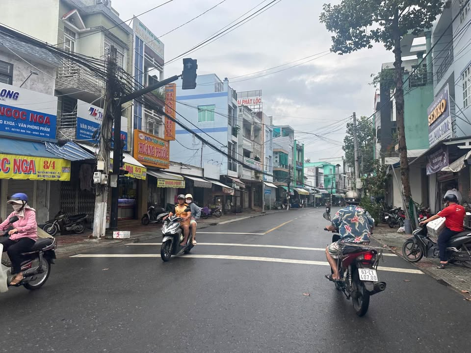 Nhà mặt tiền Nguyễn Huỳnh Đức Mỹ Tho 265m² giá 8 tỷ - Mặt tiền kinh doanh