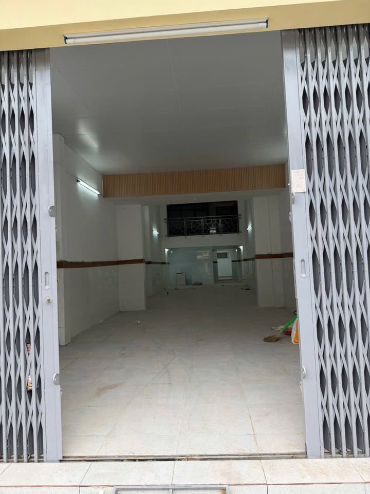 Nhà Mặt Tiền Kinh Doanh Đặng Nguyên Cẩn, Q6 - 105m², 3 Lầu, Giá 22 Triệu