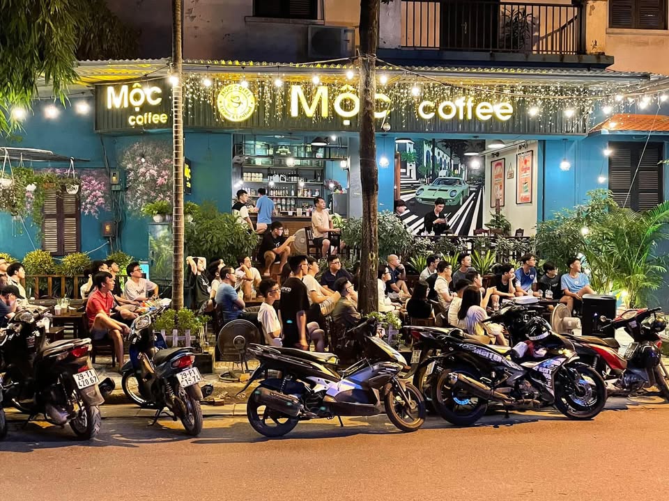Quán Cafe Lô Góc Quận Đống Đa 200m² - Mặt tiền kinh doanh đắc địa!