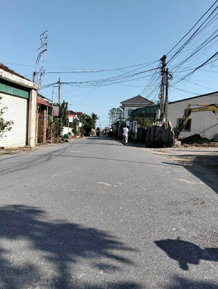 Đất nền TP. Vinh 100m² giá 2 tỷ - Đường to ô tô, 3 mặt tiền!