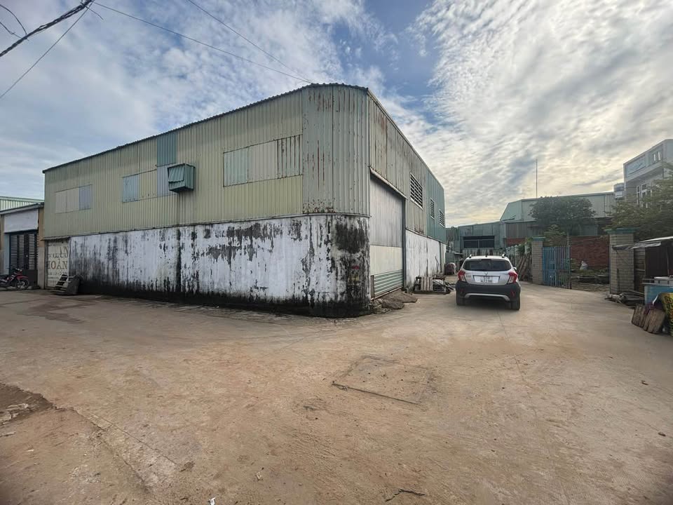 Kho xưởng Đức Hòa 300m² - Gần KCN Xuyên Á, Container thoải mái!