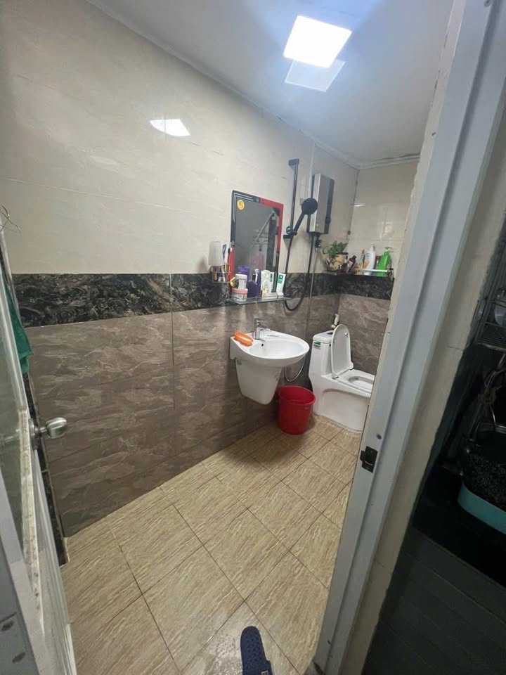 Nhà Dĩ An 2PN 64m² chỉ 1.3 Tỷ - Sẵn Sàng Ở Ngay!