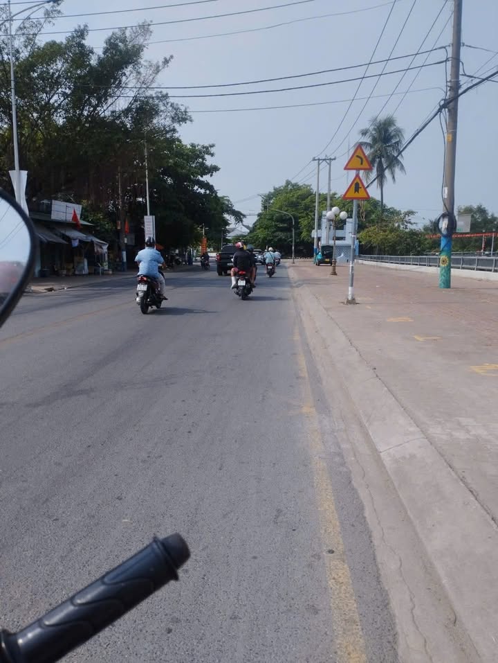 Nhà Mặt Tiền Đường Lớn Bình Nhâm, Thủ Dầu Một - 250m², 2 Tầng, Giá 8.X Tỷ