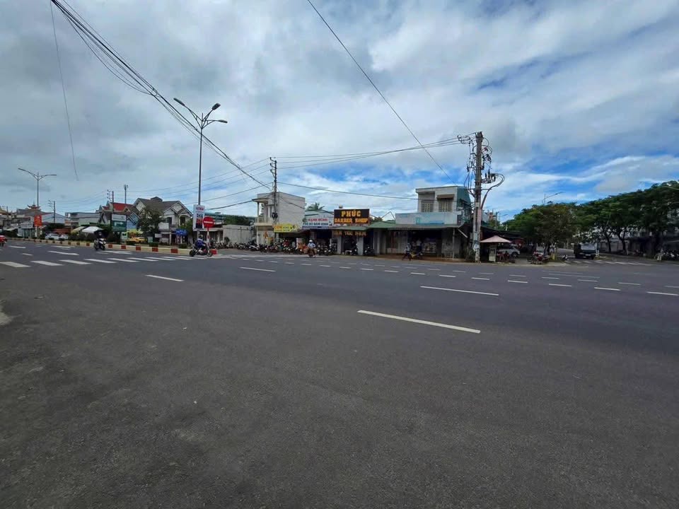 Nhà Góc 3 Mặt Tiền Nguyễn Chí Thanh, Buôn Ma Thuột - 360m² Kinh Doanh Đỉnh Cao