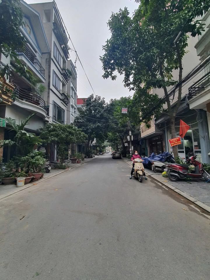 Mặt Tiền Kinh Doanh 40m² Long Biên - Vỉa Hè 2 Xe Tránh