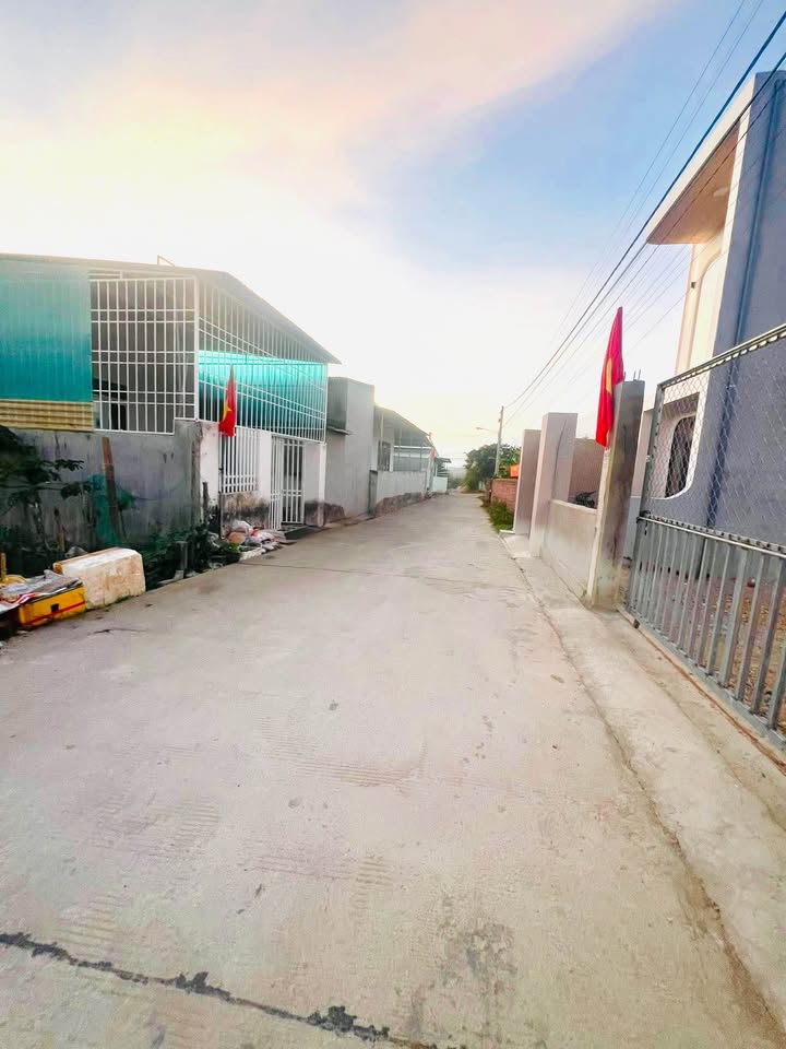 Đất nền Đắk Cấm Kon Tum 196m² giá 400 triệu - Sổ đỏ chính chủ