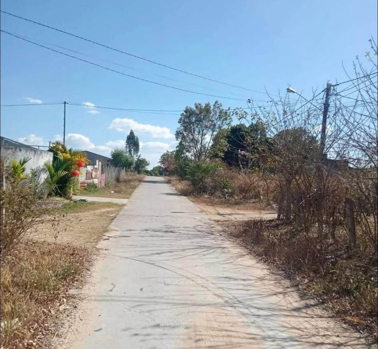 Bán đất Thôn 3 Đắk Cấm, Kon Tum 300m² - Sổ đỏ chính chủ, giá tốt