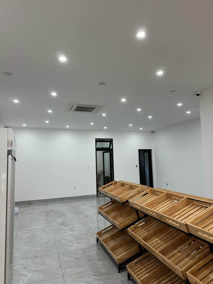 Mặt bằng kinh doanh Phan Đăng Lưu 160m² - Giá 25 triệu/tháng