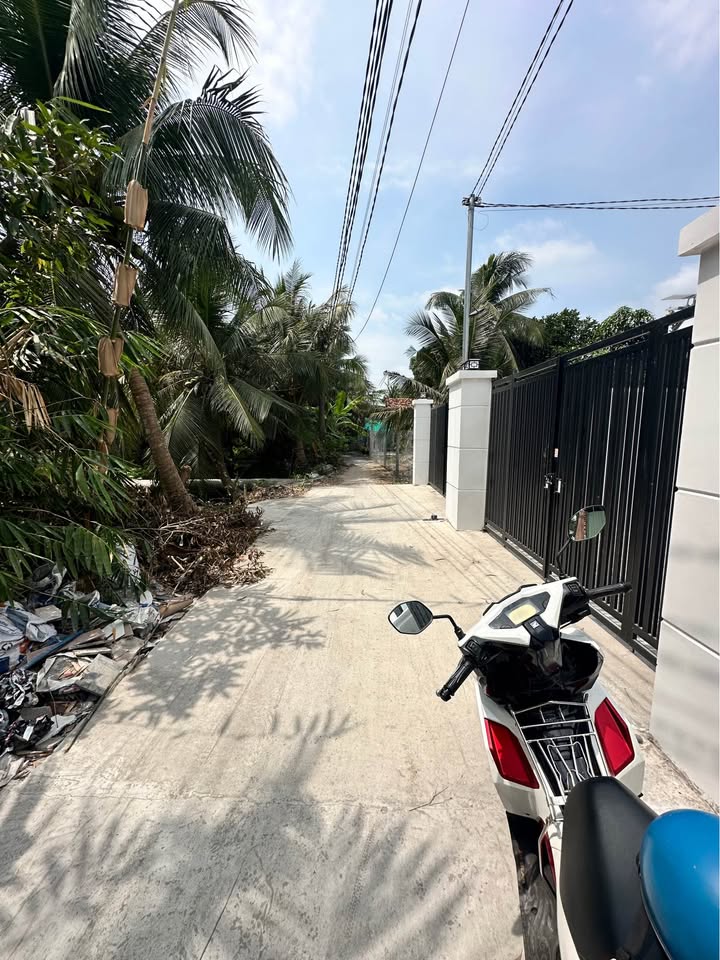 Nhà riêng TP Tân An 110m² giá 2.3 tỷ - Ô tô vào tận nhà!