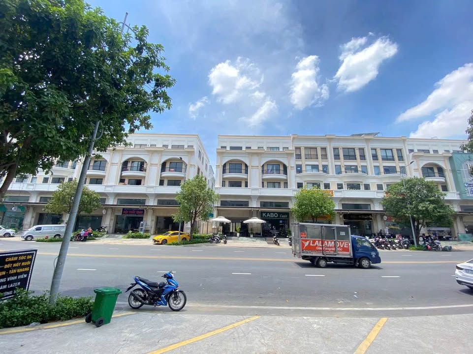 Shophouse Mặt Tiền Đinh Thị Thi - 140m² Kinh Doanh Đắc Lợi 40 Tỷ