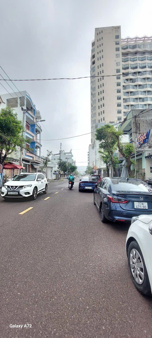 Bán nhà mặt tiền lô góc Nguyễn Huệ Quy Nhơn 67m² - Vị trí đắc địa