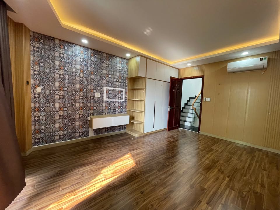 Nhà Phố 5 Tầng Nguyễn Xí, Bình Thạnh - Kinh Doanh Đắc Địa, Giá 22 Triệu/Tháng