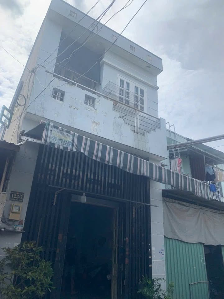 Bán nhà Bình Tân 52m² giá 5.2 tỷ - Vị trí đẹp, ở ngay!