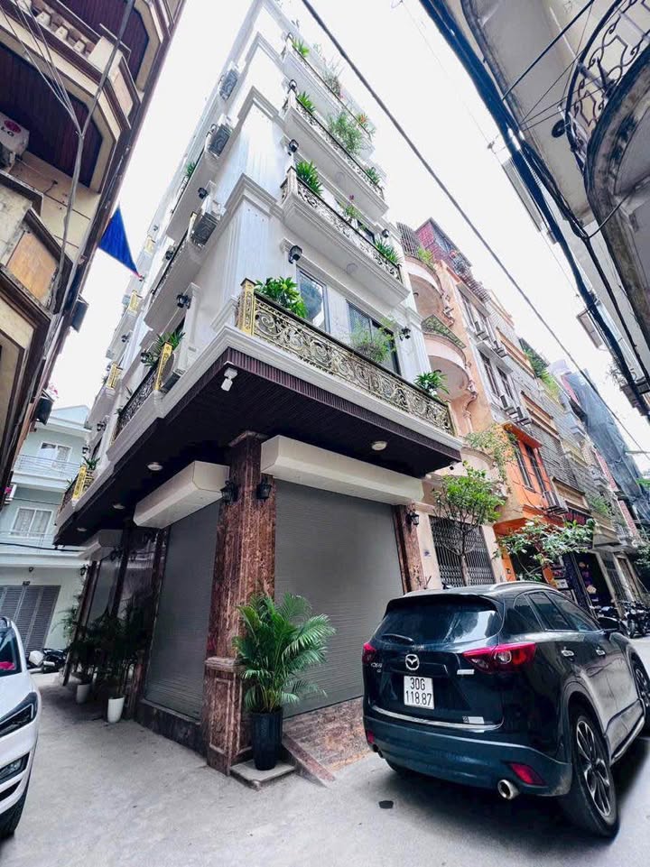 Bán nhà Nguyễn Văn Huyên Cầu Giấy 72m² giá 17.6 tỷ - Lô góc vị trí đẹp