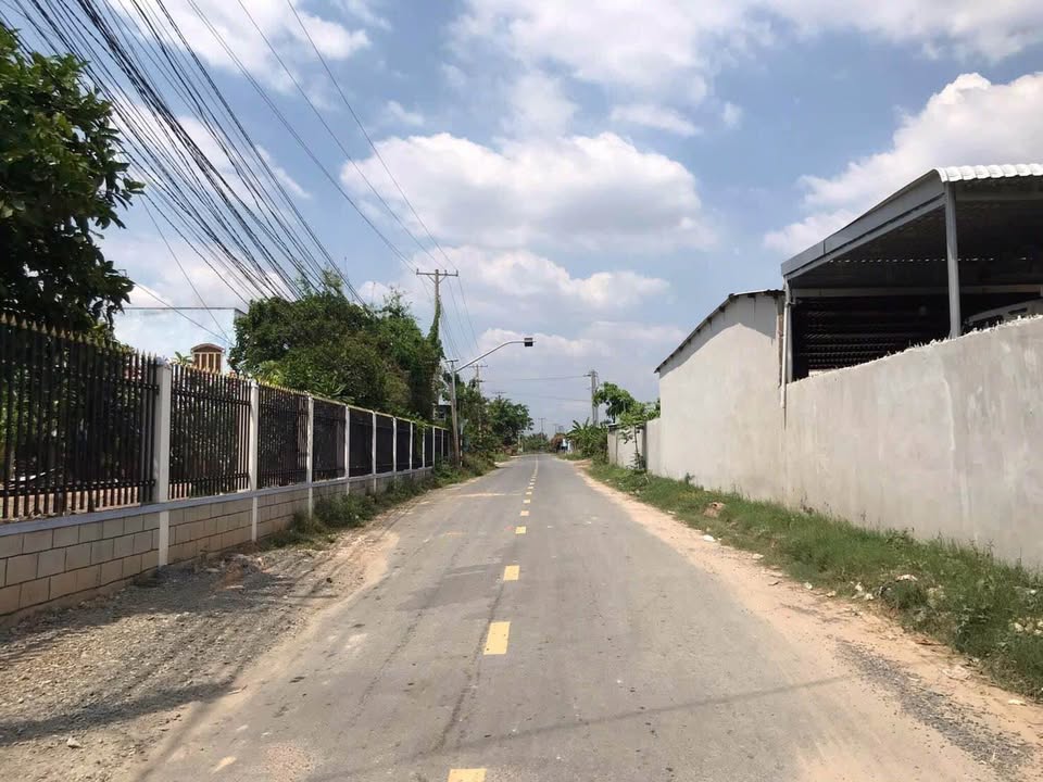 Đất nền Mỹ Hạnh Nam 220m² - Sổ đỏ chính chủ, mặt tiền nhựa!