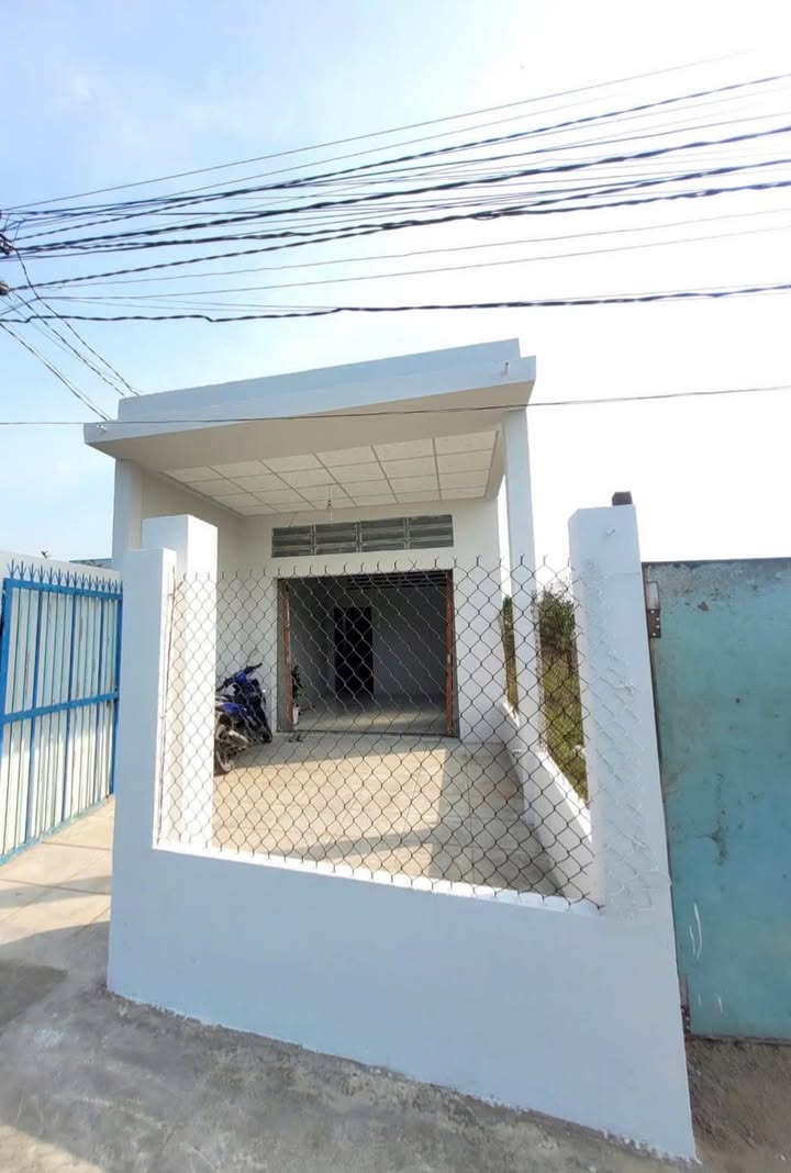 Nhà cấp 4 Bến Lức 90m² giá 1.17 tỷ - Chính chủ bán, sổ hồng sẵn!