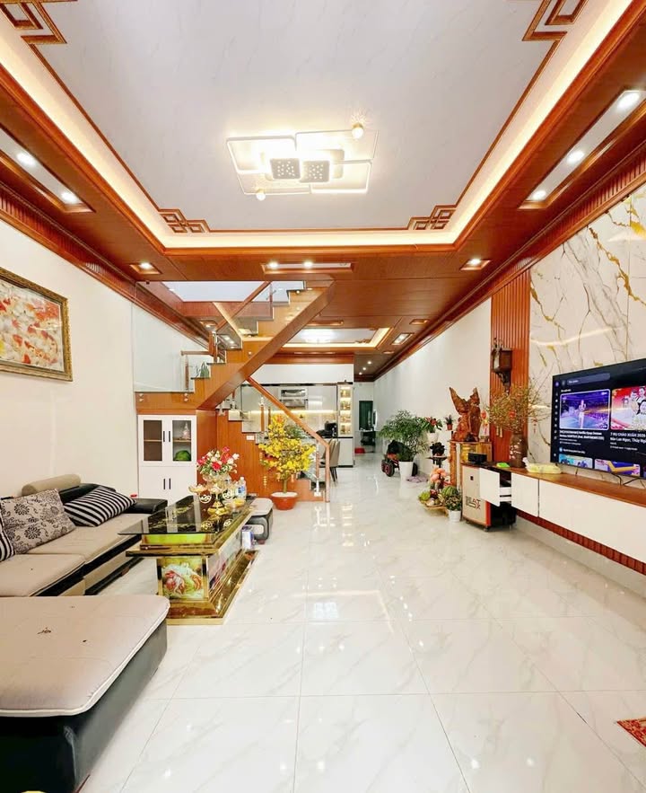 Nhà 100m² Sân Đậu Ô Tô P7 Đà Lạt - Sổ Chung, Giá 2.3 Tỷ