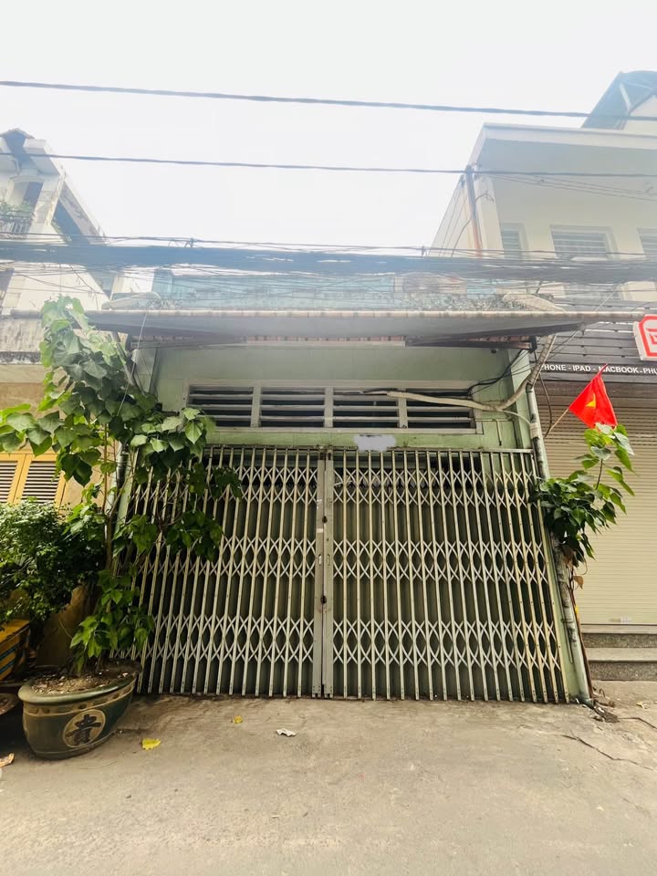 Nhà Quận 10 48m² 11.9 Tỷ - Hẻm Ô Tô Vào Tận Nhà, Vị Trí Đắc Địa!