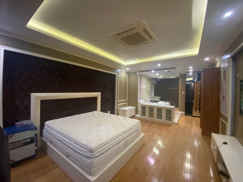 Nhà phố Đường Vòng Hồ Sen 204m² - Vị trí đắc địa, kinh doanh đỉnh!