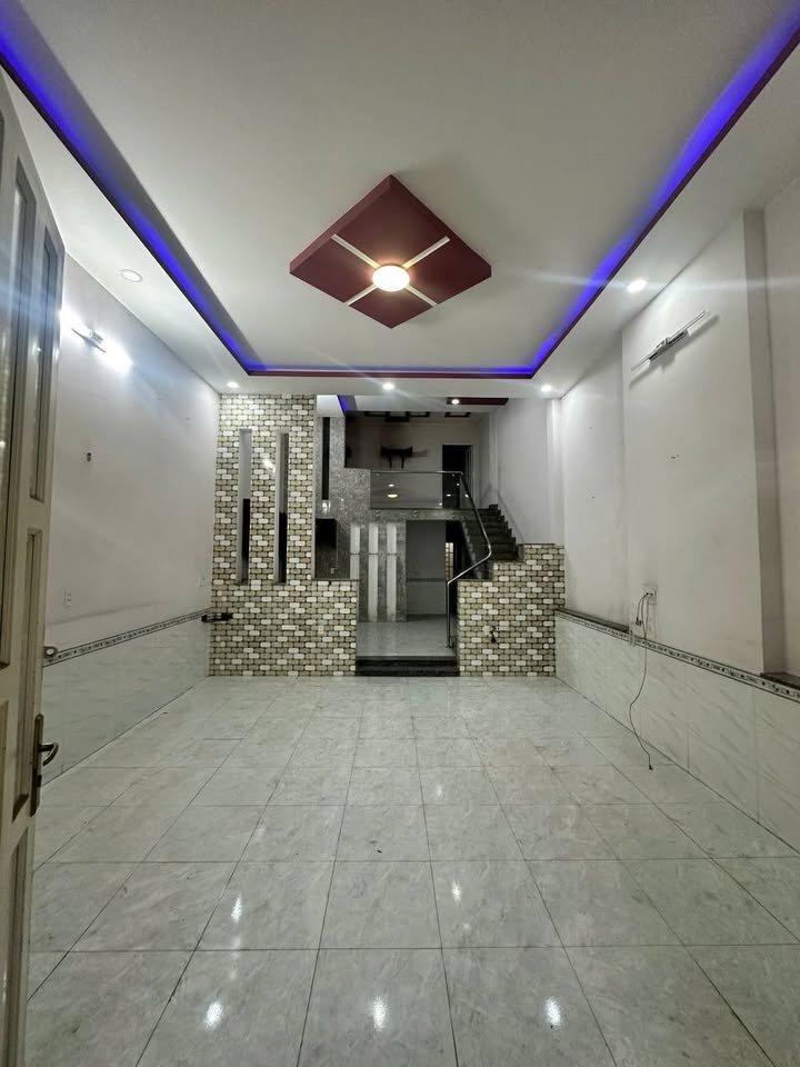 Nhà Dĩ An 104m² (Ngang 5m) - SHR, Sân Xe Hơi, Giá 4 Tỷ