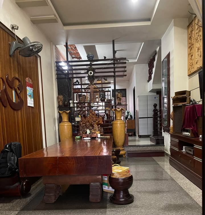 Nhà nguyên căn Huế 300m² - Bờ Hồ Nguyễn Hữu Thọ, Vị trí đẹp