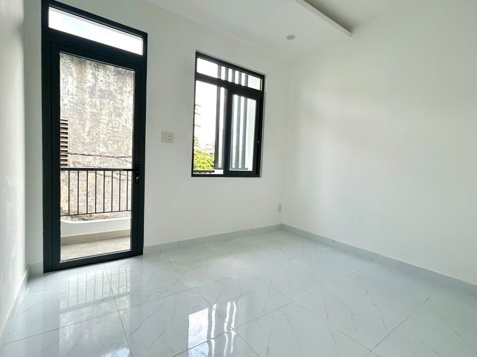 Nhà Phố Nguyễn Sơn 40m² nhỉnh 4 tỷ - Vị trí đắc địa!