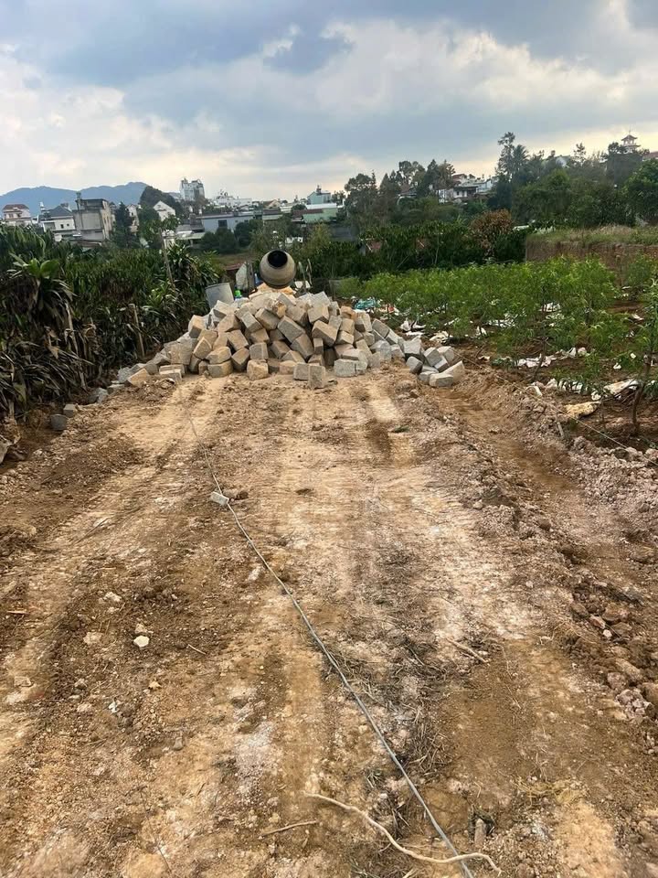 Nhà phố mặt tiền Phường 2 Bảo Lộc 180m² giá 2.6 tỷ - Vị trí kinh doanh đắc địa!