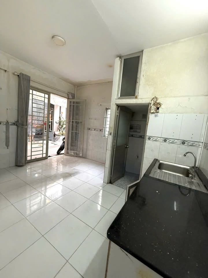 Nhà Nhỏ 4x4m, 2 Tầng, Sổ Hồng Sẵn - Ngay Chợ Vải Tân Phú