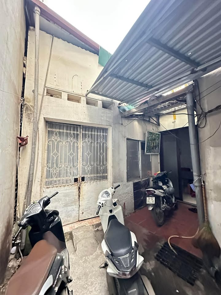 Bán nhà Xuân Đỉnh 40m² giá 6.8 tỷ - Sổ vuông vắn, sẵn sàng ở ngay!