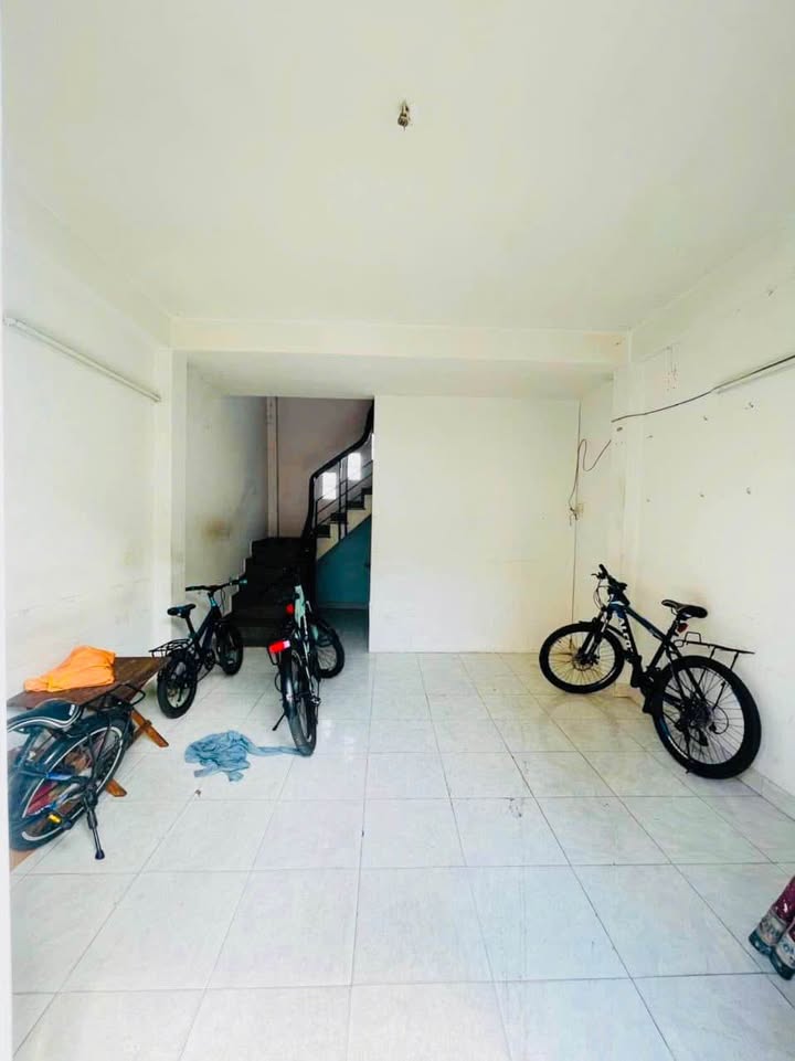 Cho thuê nhà mặt tiền Q.9, 3 tầng, 2PN, giá 7 triệu/tháng